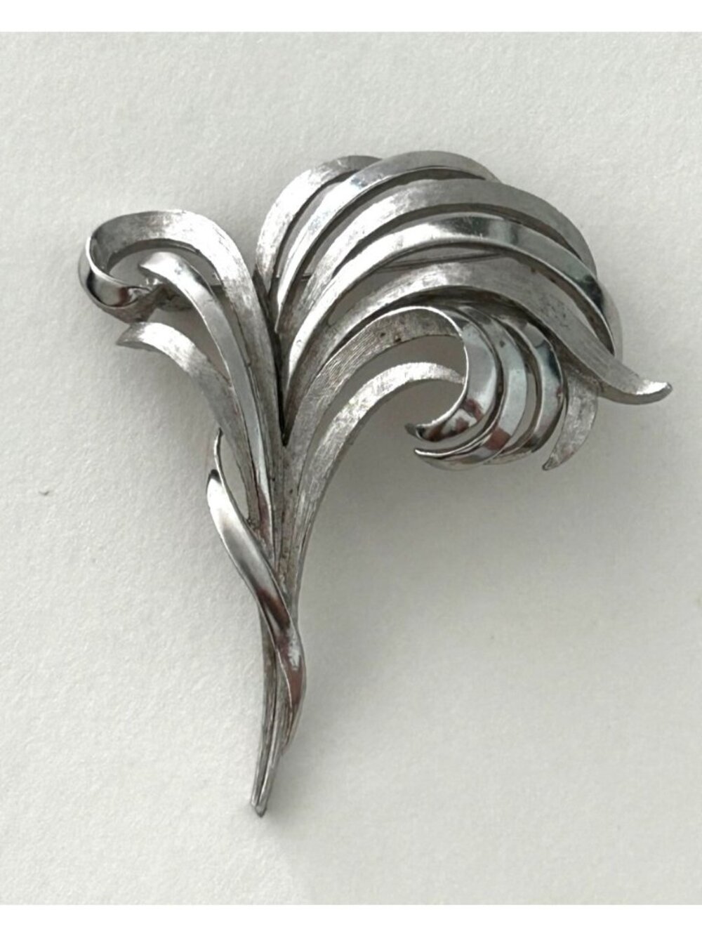 Crown Trifari Vintage 60's Silver-Tone Brooch Pin Floral Swirl Design